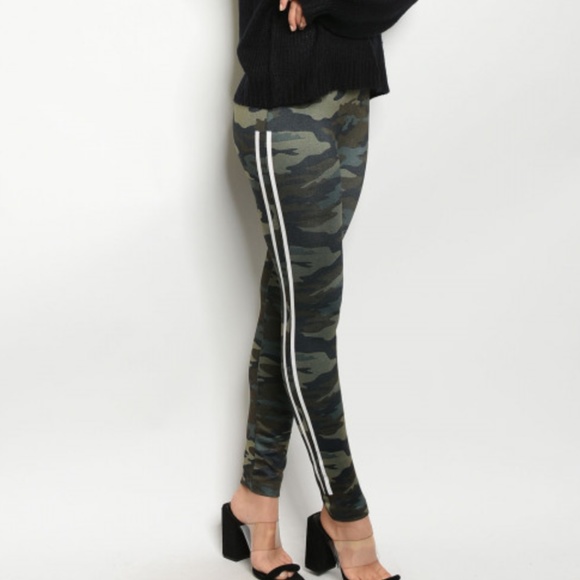 High Waist Camouflage Fleece Legging - Picture 3 of 3